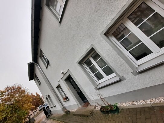 Eigenes kleines Häuschen mit Balkon und Terrasse 4 Räume im Damenviertel mit Einbauküche