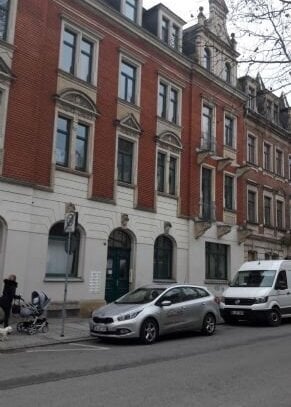 Großzügige Stadtwohnung mit Balkon in den Hof