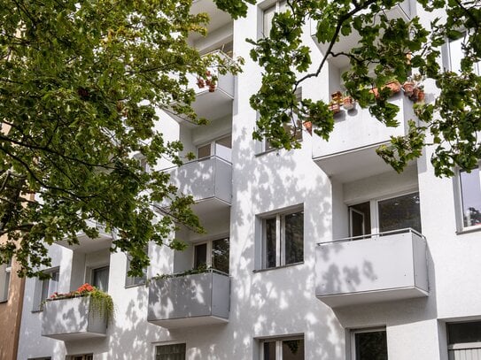 Wertbeständige Kapitalanlage in Charlottenburger Top-Lage: Vermietete 2-Zimmer-Wohnung mit Balkon