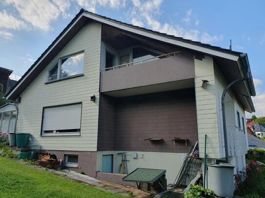 Einfamilien-Wohnhaus mit Einliegerwohnung u. Garagengebäude mit Carport in ruhiger Lage von Detmold-OT Heiligenkirchen-…