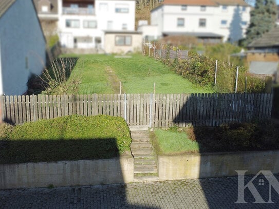 Baugrundstück mit Baugenehmigung - Zweifamilienhaus in Aussicht!