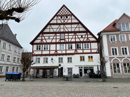 Historisches Wohn- und Geschäftshaus am Marktplatz in Günzburg