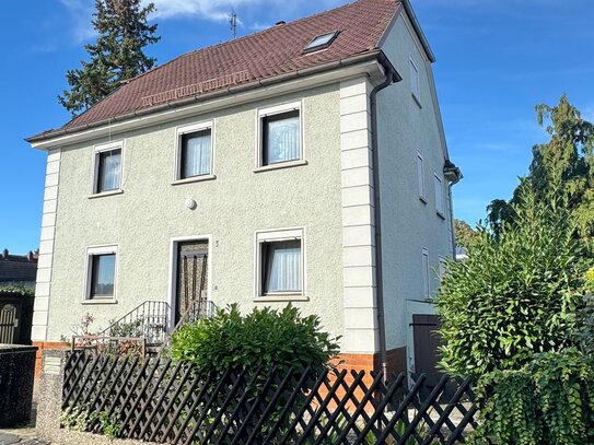 Renovierungsbedürftiges Mehrgenerationenenhaus in ruhiger Lage