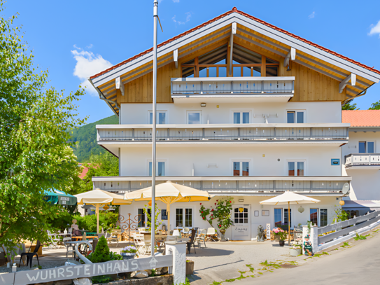 Frisch renoviertes Hotel/Seminarhaus mit großzügigem Biergarten in idyllischer Lage