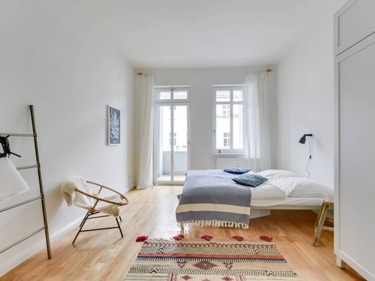 Möbliertes 2 Zimmer Wohnung auf 62m2 in Friedrichshain. Mit co-working space & Wöchentlichen Yoga Kursen und Events.