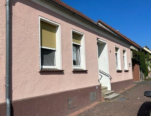 Landhaus auf großem Grundstück in Zerbst OT Reuden