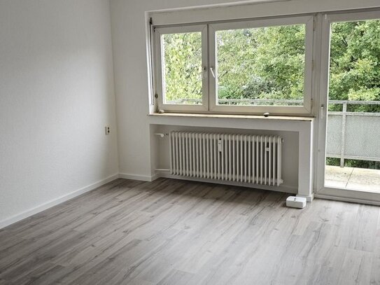 Helle und renovierte 3-Zimmer-Wohnung mit Balkon in ruhigem Mehrfamilienhaus in Frechen-Königsdorf