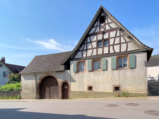 Bötzingen, Ortsmitte, ehemaliger Winzerhof, Denkmalschutz, frei