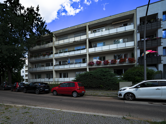 Sanierungsbedürftige 2-Zimmer-Wohnung mit großzügigem Balkon in ruhiger und zentraler Lage