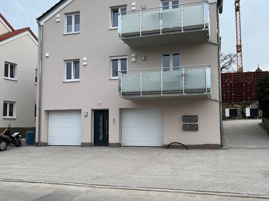 Wunderschöne, helle 3 Zimmerwohnung/Hochparterre in einem 4 Familienhaus