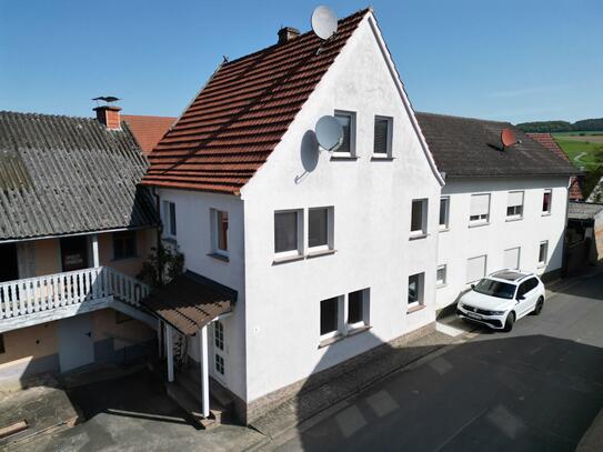 Wohnhaus, große Halle, Nebengebäude - Viel Platz im Ortskern von Höllrich