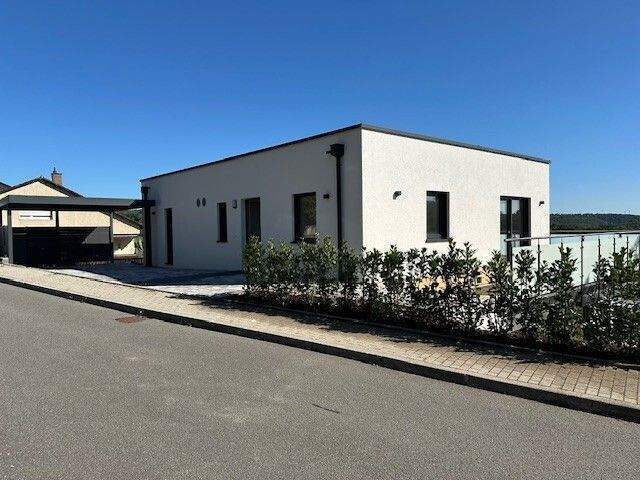 Immobilie in Roigheim - Architektur trifft Aussicht - bezugsfertiger Design-Bungalow in unverbaubarer Hanglage in Roigheim - Bild 0