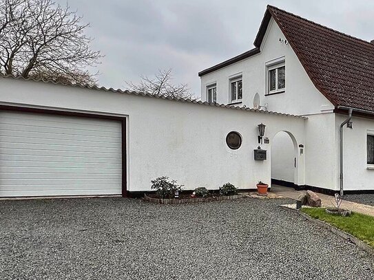 Einfamilienhaus mit Nebengelass auf großem Grundstück in schöner Lage von Grimmen