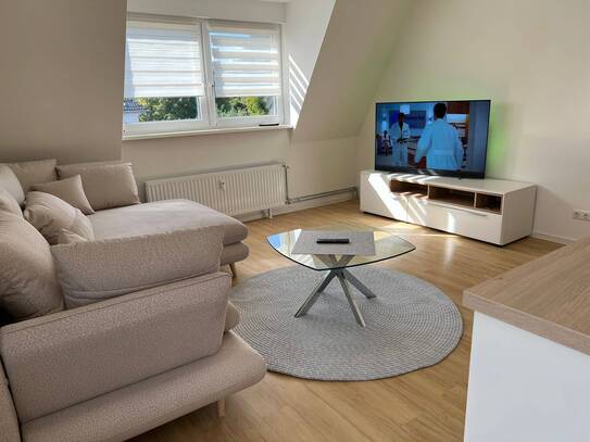 Möblierte, hochwertige 3-Zimmer-Dachgeschosswohnung in idyllischer Grünlage in Berlin