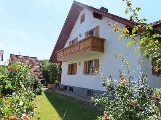 DHH mit neuer Heizung im Landkreis Landshut in Altdorf mit eingewachsenem Garten und Garage