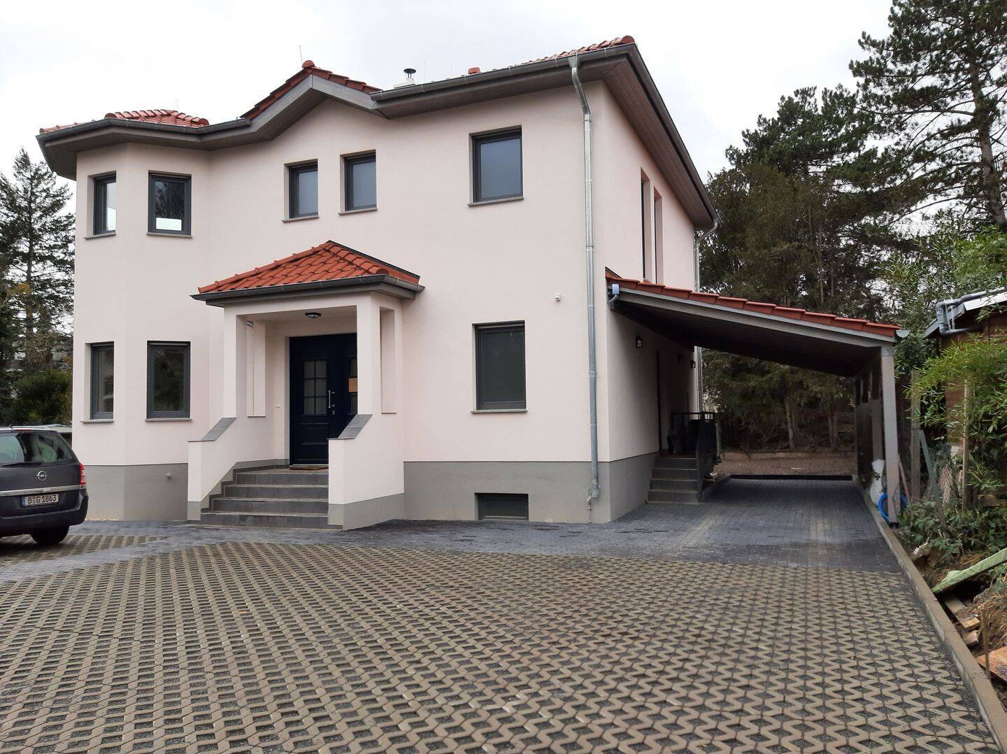 Kurzfristig frei: Ruhige Stadtvilla mit Garten - Photo 1