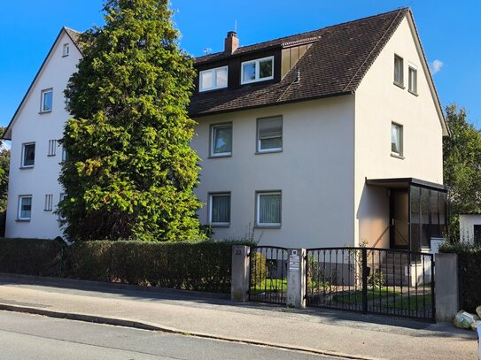 Komplett renovierte 2-Zimmer Wohnung (DG) in Fürth, Stadeln