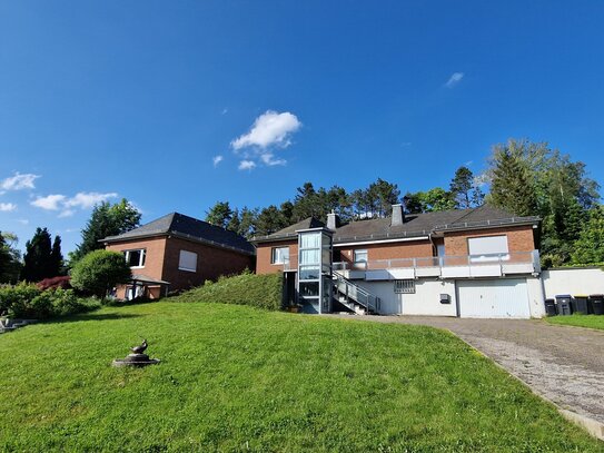 2 topp gepflegte Häuser / Traumhafter Luxusbungalow mit zweiter, separater Wohneinheit in schönster Eifellage...