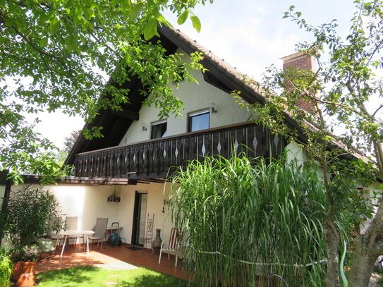 Schönes, gepflegtes Haus mit herrlichem Garten in ruhiger Ortsrandlage!