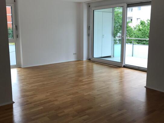 Gut geschnittene 4 Zimmer Wohnung mit großer Terrasse