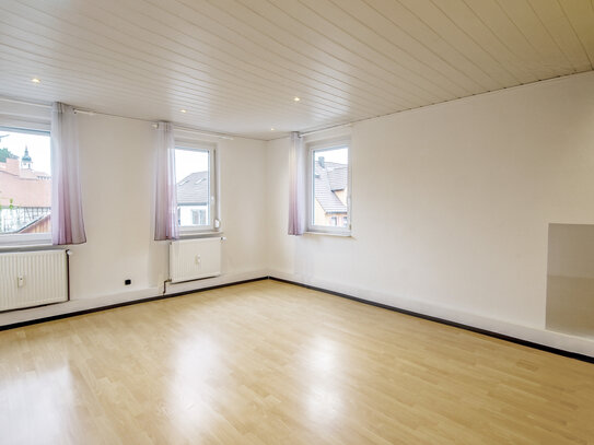 Schöne, helle 3-Zimmer Wohnung in zentraler Lage von Heimsheim mit Küche, 2 Bädern + Terrasse