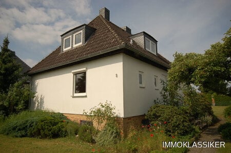 Sehr schön geschnittenes Einfamilienhaus, ca. 130qm Wfl., Vollkeller, großes Grundstück und Garage