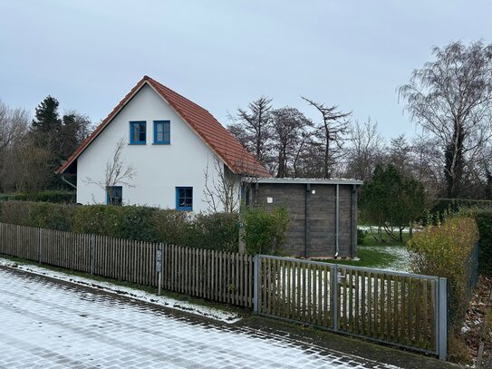 Provisionsfrei ! Komplett saniertes Wohnhaus, auch als Ferienhaus nutzbar, mit Garage und Gartensauna direkt am Wieker…