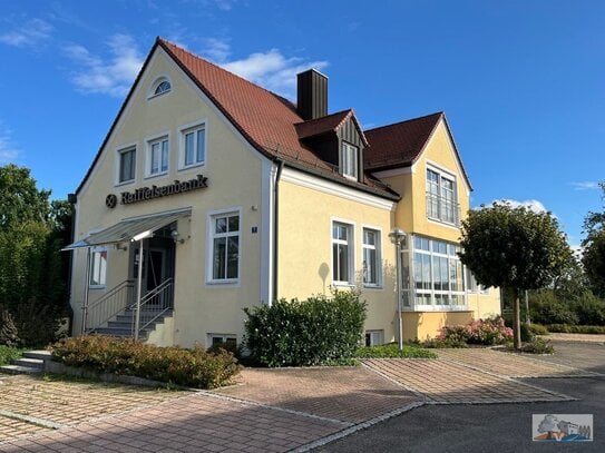 Ehem. Bankgebäude mit zwei Wohnungen in Hollenbach (Gemeinde Ehekirchen) zu verkaufen