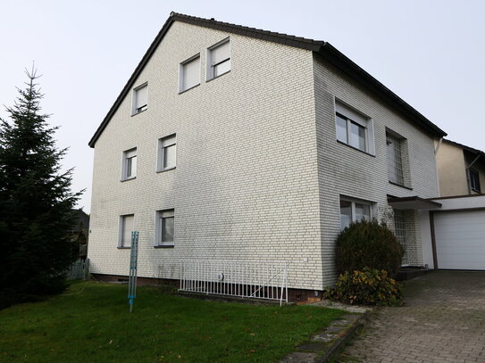 Mehrfamilienhaus in Bielefeld mit drei Massivgaragen und Garten