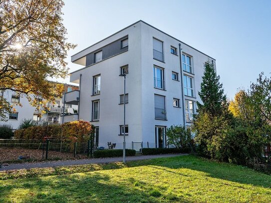 Schöne Erdgeschosswohnung mit Terrasse und Garten