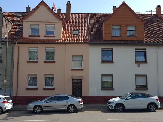 Gepflegtes 3-Familienhaus in schöner und ruhiger Lage mit Blick ins Grüne.