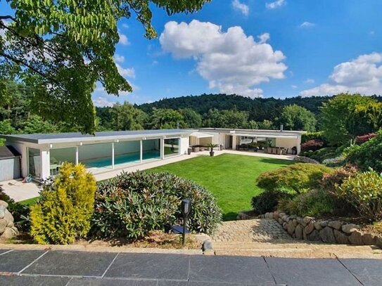 Rosengarten: Zauberhaftes Anwesen mit Sonnen- u. Dachterrassen, parkähnlichem Garten und Indoor-Pool