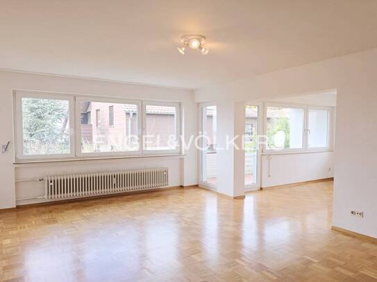Sofort verfügbare Drei-Zimmer-ETW mit separater Küche, Balkon und Einzelgarage
