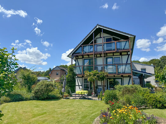 Charmantes einseitig angebautes Landhaus mit Ausblick auf den Golfplatz Schloss Auel