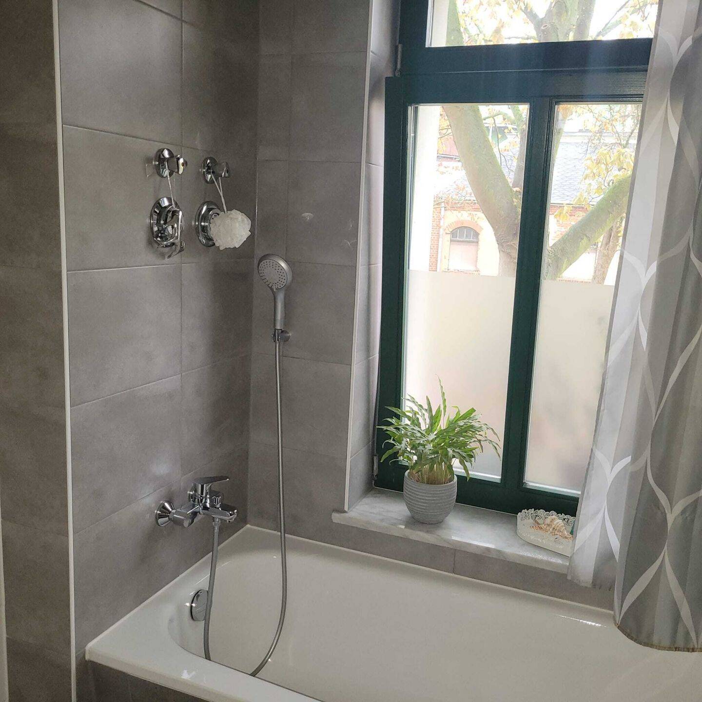 +++ Gohlis Süd, vermietete Familienwohnung mit Gartenanteil! Neue Heizung +++