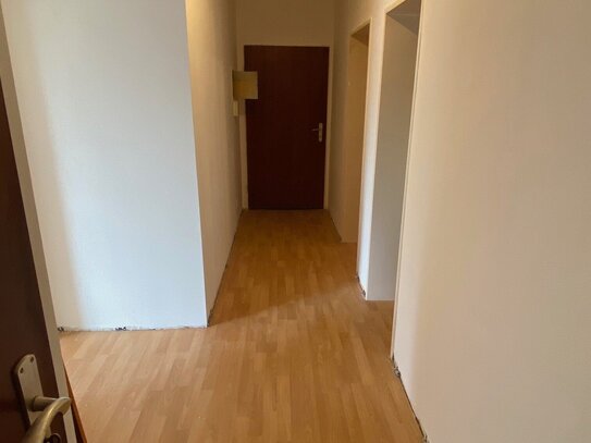 Attraktive 3-Zimmer-Wohnung (teilweise renoviert) mit Terrasse und Tiefgaragenstellplatz