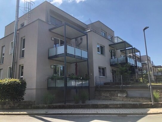 Neuwertige 1 Zimmer Whg. 40,5m² TG Stellplatz, Küche, Balkon, Aufzug