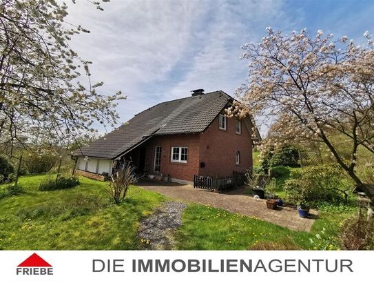 Idyllisch gelegenes Wohnhaus mit Carport in ländlicher Umgebung von Valbert