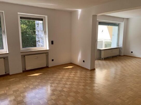 ** tolle, lichtdurchflutete 3,5 Zi-Wohnung direkt am alten Kanal *** Balkon und Garage in großzügiger Wohnanlage in der