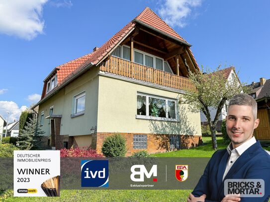 Einfamilienhaus mit Garage und großem Grundstück