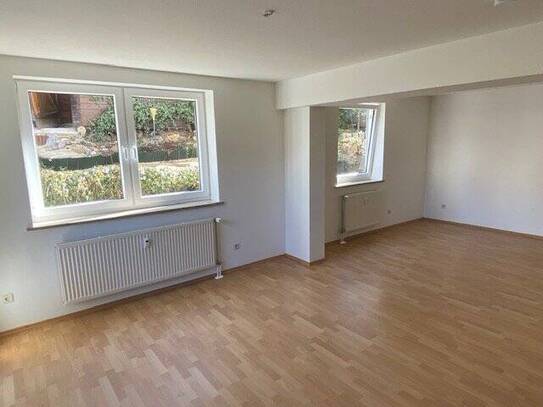 NEU *** SEHR GROßE UND HELLE 1-ZIMMER-SOUTERRAIN-WOHNUNG MIT EIGENER TERRASSE ***