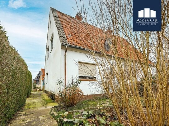 Charmantes Eckgrundstück mit großem Garten, vielseitigem Nebengebäude & Modernisierungspotenzial