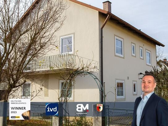 *Familienfreundliches Zuhause in Burgkirchen: 5 Zimmer, Garten, zwei Garagen*