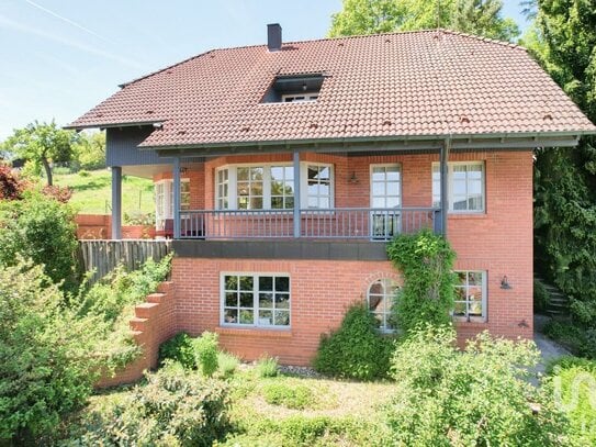 Wohnen und Arbeiten vereint: Traumhaus mit anerkanntem Büro und Panoramablick!