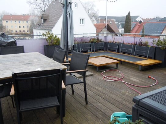 GalerieWohnung m. Dachterrasse – 2,5 Zimmer, ruhig, verkehrsgünstig, Tageslichtbad, TG + Stellpl.