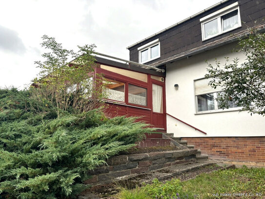 Erdgeschosswohnung mit Wintergarten und Gartenanteil