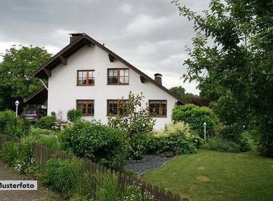 2-Familienhaus mit Gewerbeeinheit - provisionsfrei