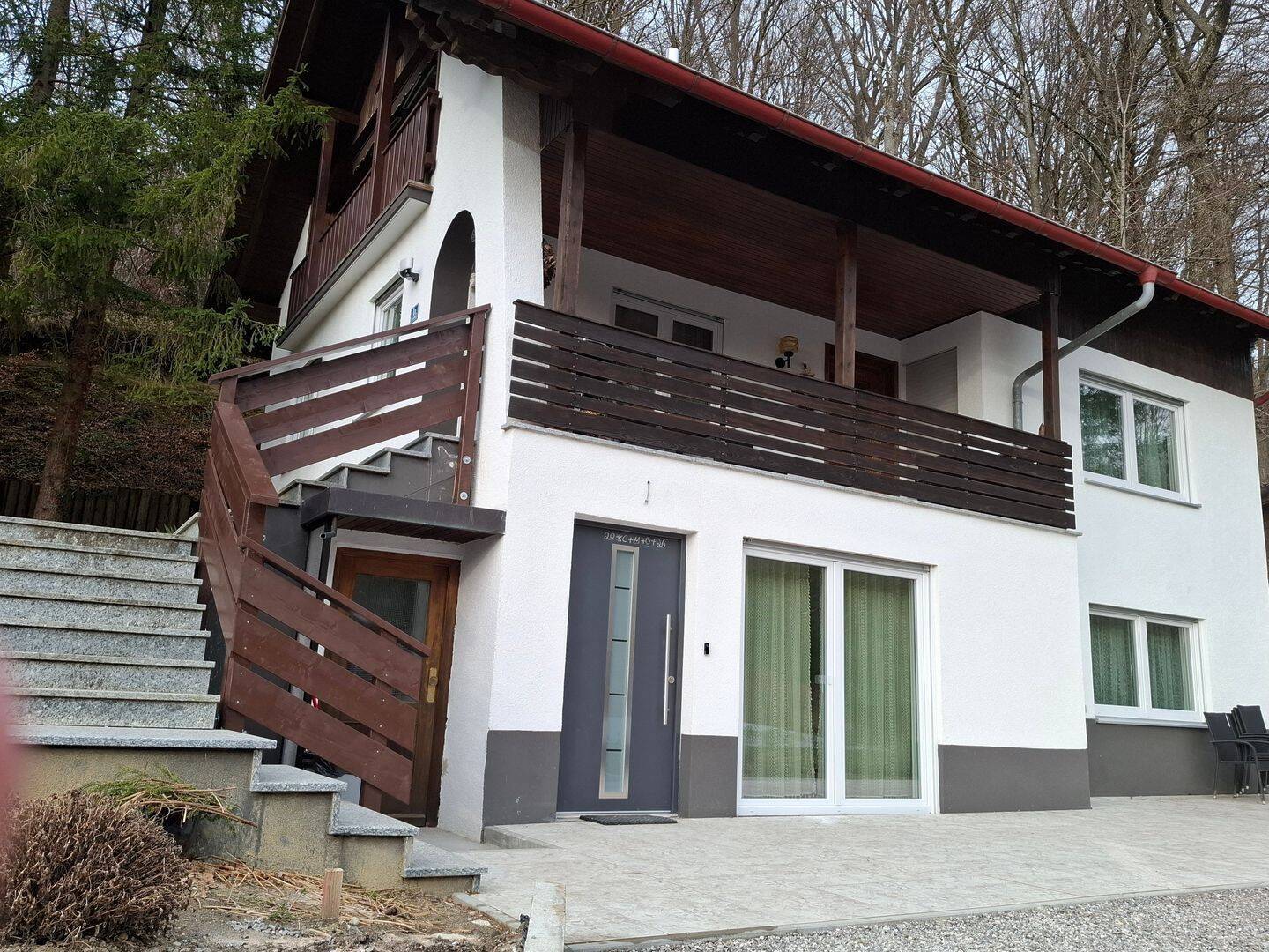                                                               Waldhaus (fast) in Alleinlage                                                       in Rehling (Aichach-Friedberg)