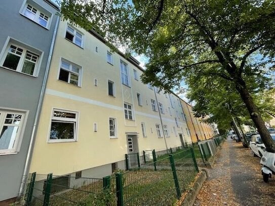 Bezugsfrei! Attraktive 2 - Zimmer - Wohnung in Mariendorf mit Südwest-Balkon