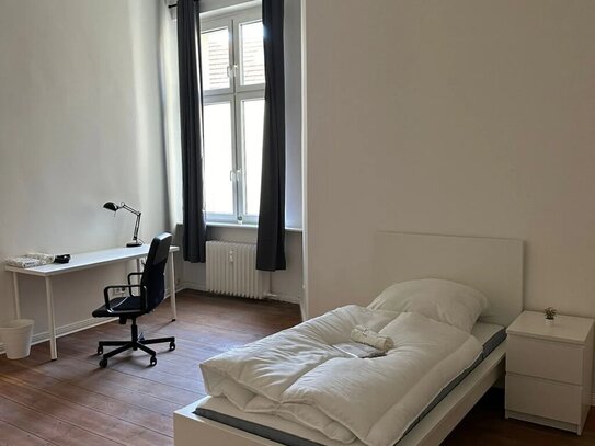 NUR FÜR MÄDCHEN - Studentin Privatzimmer in Wohngemeinschaft